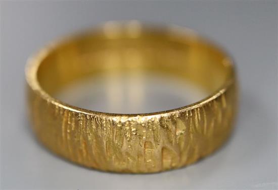A 22ct textured gold wedding band, 5.5ct